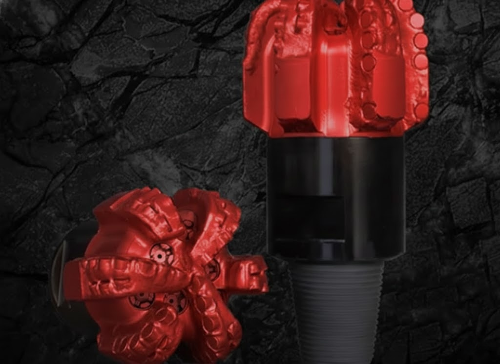PDC bits with diamond cutters for soft to medium formations