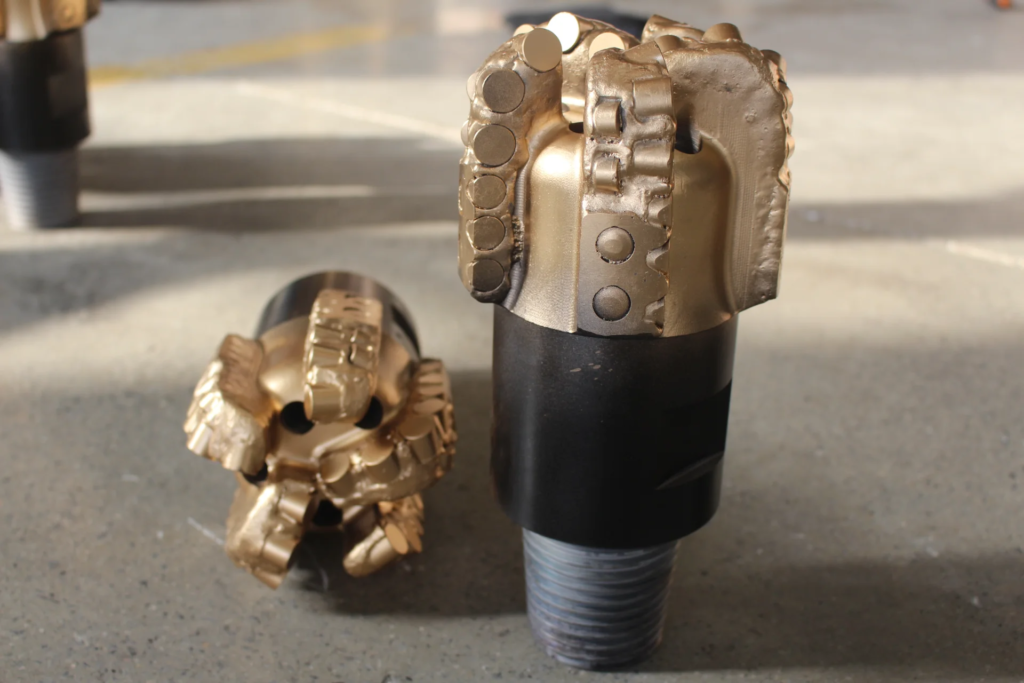 Detail of PDC bit blades and cutters