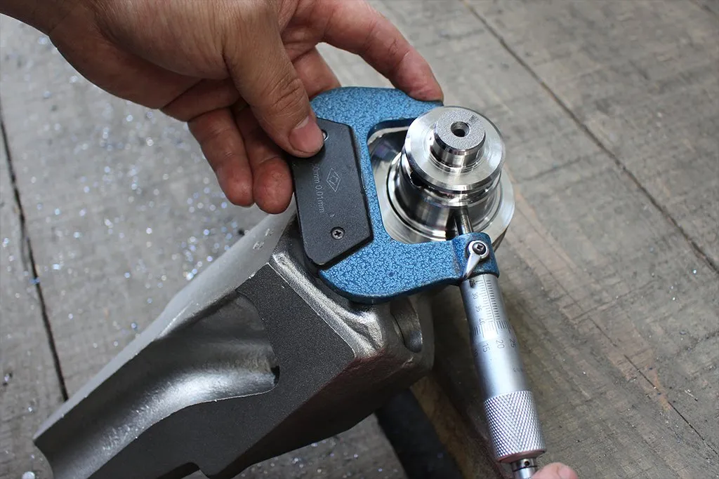 Micrometer measurement of a tricone bit component
