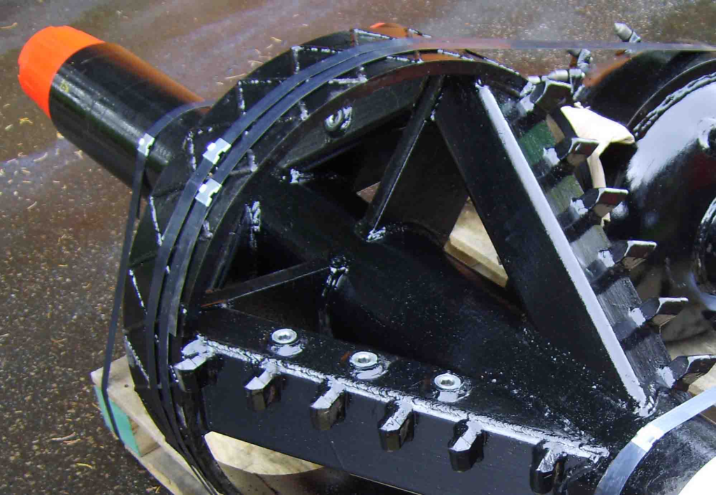 Open-body fly cutter reamer with carbide nozzles